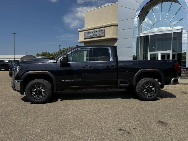 2024 GMC Sierra 2500HD SLE Extended Cab 4WD | Low KMs | V8 in Cars & Trucks in Edmonton - Image 3
