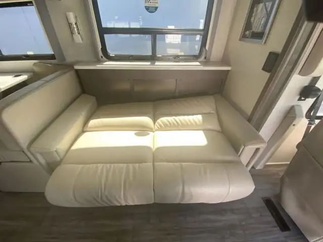 2023 Thor Motor Coach Miramar 35.2 in RVs & Motorhomes in Abbotsford - Image 30