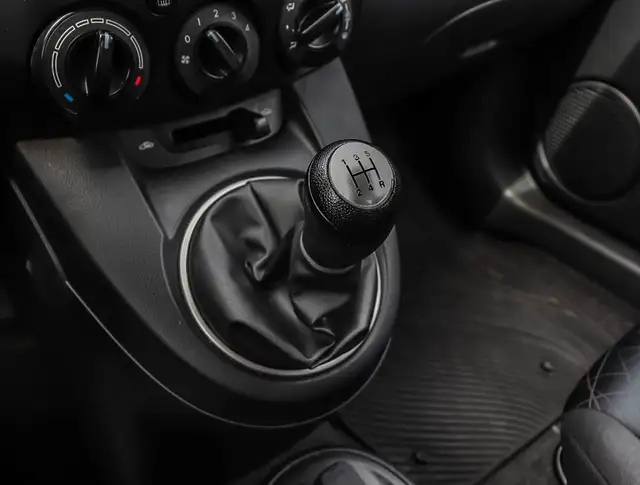 2012 Mazda Mazda2 GX in Cars & Trucks in Oakville / Halton Region - Image 22