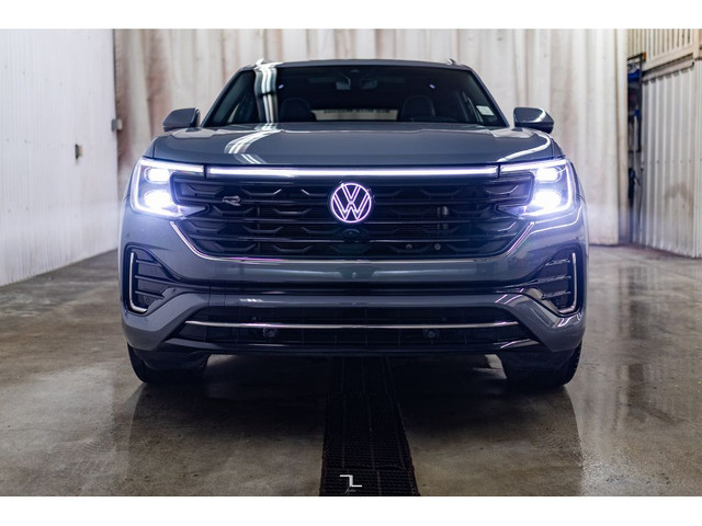 2024 Volkswagen Atlas Cross Sport 4Motion Execline R-Line Leathe in Cars & Trucks in Grande Prairie - Image 4