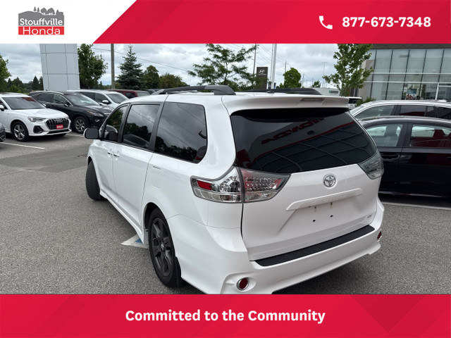 2017 Toyota Sienna SE 8 Passenger in Cars & Trucks in Markham / York Region - Image 3