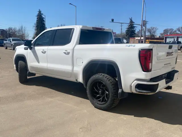 2022 GMC Sierra 1500 Limited in Cars & Trucks in Medicine Hat - Image 4