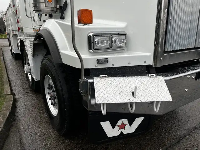 2011 Western Star 4900 Twin Steer DD15 Altec AH85A Bucket Truck in Heavy Trucks in Delta/Surrey/Langley - Image 13