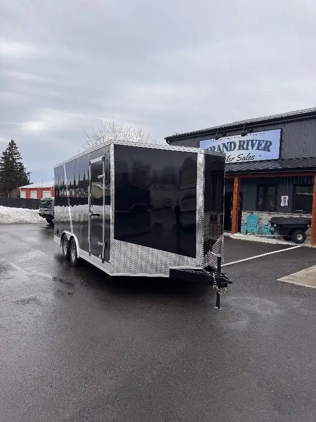 8.5x16 Tandem Axle 7.6Ft INT Height Enclosed cargo Trailer in Cargo & Utility Trailers in Brantford - Image 6