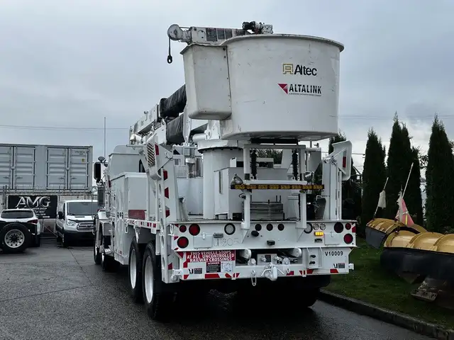 2011 Western Star 4900 Twin Steer DD15 Altec AH85A Bucket Truck in Heavy Trucks in Delta/Surrey/Langley - Image 11