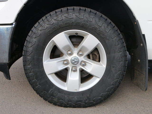 2022 Ram 1500 Classic SLT 4x4 Crew Cab 5'7 Box in Cars & Trucks in Calgary - Image 4