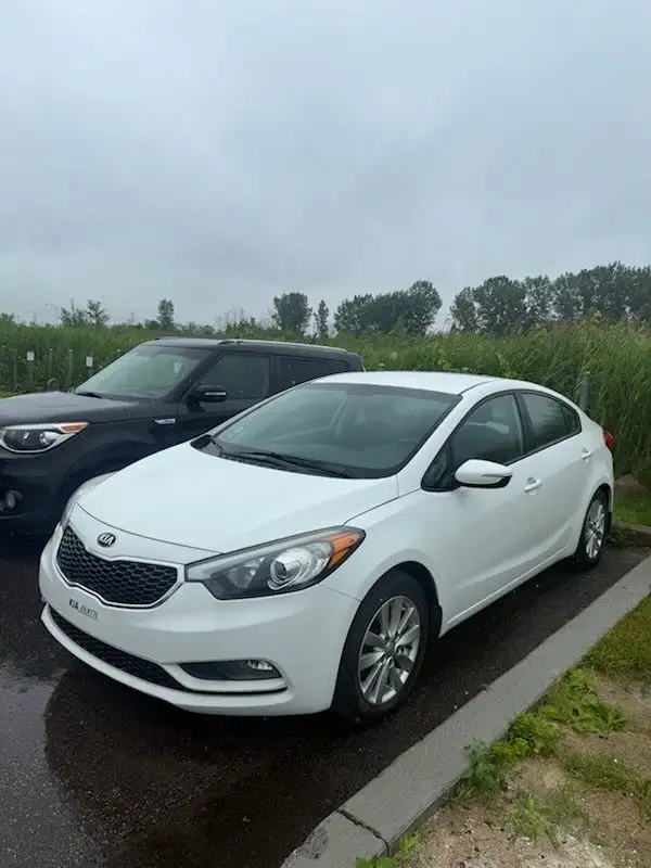 2014 Kia Forte LX+ A/C MAGS BLUETOOTH SIEGES CHAUFFANTS in Cars & Trucks in Lanaudière - Image 2