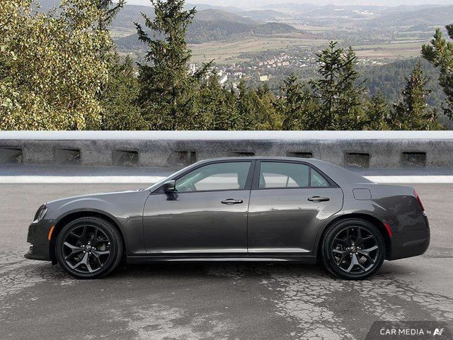 2022 Chrysler 300 300 Touring L in Cars & Trucks in Moncton - Image 2