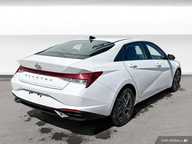 2023 Hyundai Elantra Preferred 2.0L FWD | Heated Seats And dans Autos et camions dans Winnipeg - Image 7