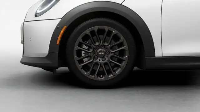 2025 MINI 5 Door Cooper S | Premier | Style Classique | Volant in Cars & Trucks in City of Montréal - Image 8
