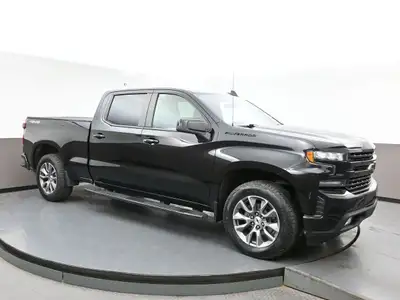 Just Traded! 2022 Silverado RST Crew! Equipped with Heated Seats, Dual Zone Climate, Tonneau Cover,...