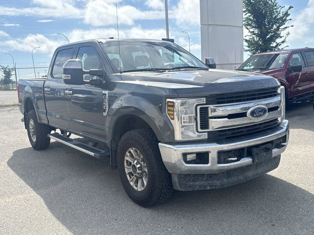2018 Ford Super Duty F-350 SRW XLT - GAS in Cars & Trucks in Calgary - Image 4