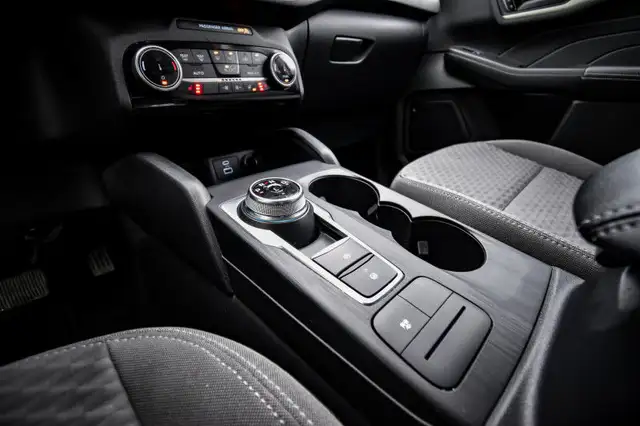 2022 Ford Escape SE Hybrid • HEATED SEATS • SPORT APPEARANCE PKG in Cars & Trucks in Kingston - Image 27