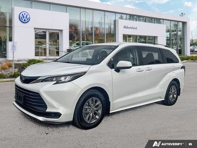 2022 Toyota Sienna in Cars & Trucks in Abbotsford