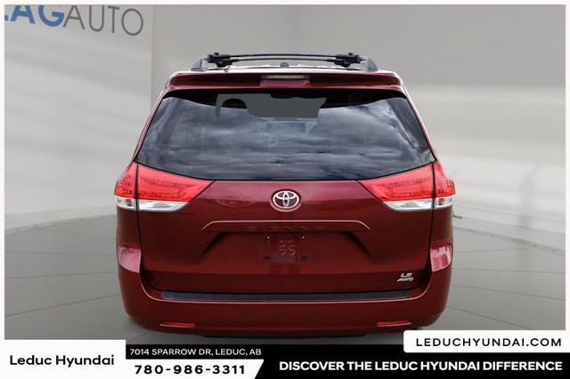 2013 Toyota Sienna LE 17-inch alloy wheels, Three-zone automatic in Cars & Trucks in Edmonton - Image 3