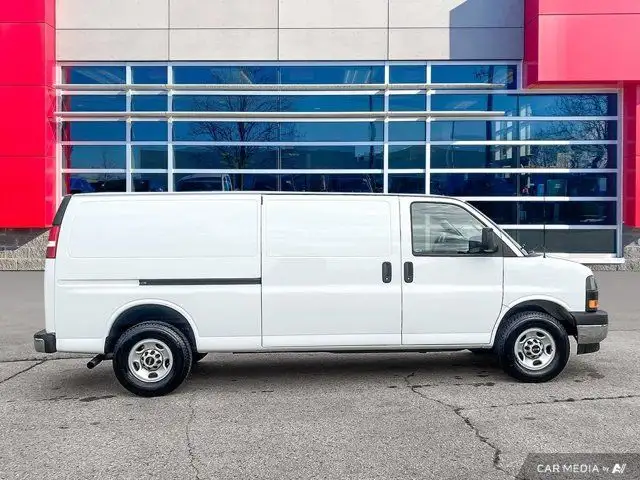 2022 GMC Savana Cargo Van CARGO | 6.6L V8 | A/C | Cruise | Park in Cars & Trucks in Guelph - Image 8