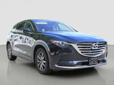 Experience the perfect blend of sophistication and practicality with the 2017 Mazda CX-9 AWD 4dr GS-...