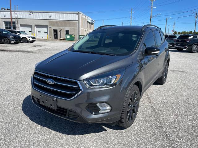 2019 Ford Escape Titanium Nav, sunroof and low Kms! in Cars & Trucks in Sarnia - Image 3