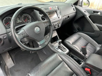 ALL WHEEL DRIVE / LEATHER INTERIOR / PANORAMIC SUN ROOF / HEATED SEATS / BACK UP CAMERA / TWO KEYS A... (image 9)