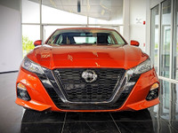 Comes equipped with: Power Mirrors, Sunroof , Shark fin antenna, Halogen Headlamps, Courtesy lights,... (image 1)
