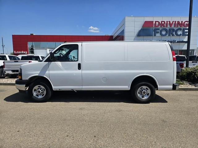 2022 GMC Savana Cargo Van RWD 2500 135", 4.3L V6 Gas, Cruise Con in Cars & Trucks in St. Albert - Image 2