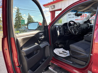 LT | 4X4 | CREW CAB | 5.3L V8 | HEATED SEATS | TONNEAU COVER | FENDER FLARES This 2018 Chevrolet Sil... (image 9)