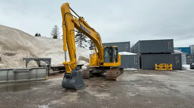 2014 KOMATSU PC228USLC-8 HYDRAULIC EXCAVATOR dans Camions lourds dans Chilliwack - Image 3