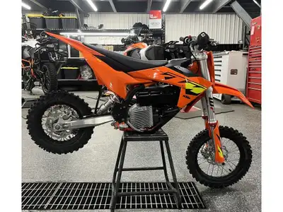 2025 KTM SX-E 5 Les photos peuvent être à titre indicatif et sans inscription. Les promotions en vig...