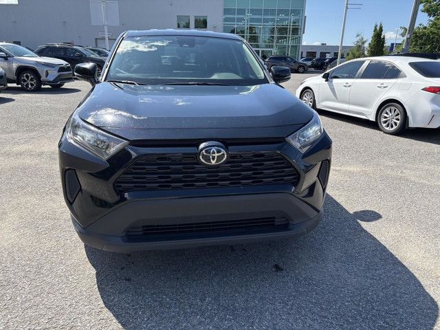 Toyota RAV4 LE 2022 AWD - ENTRETENUE AU CONCESSIONNAIRE - in Cars & Trucks in Québec City - Image 3