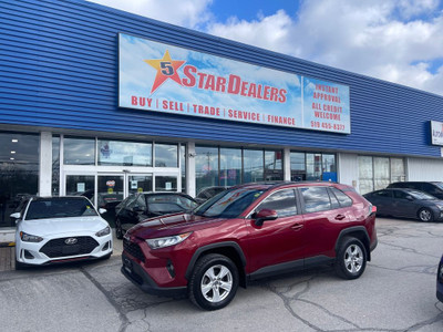  2019 Toyota RAV4 FWD XLE SUNROOF LOADED! WE FINANCE ALL CREDIT!