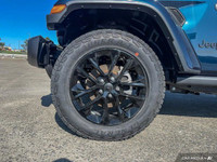 This Jeep Gladiator delivers a Regular Unleaded V-6 3.6 L/220 engine powering this Automatic transmi... (image 8)