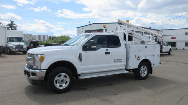 2017 Ford F-350 XLT EXTENDED CAB SERVICE TRUCK in Cars & Trucks in Edmonton - Image 2