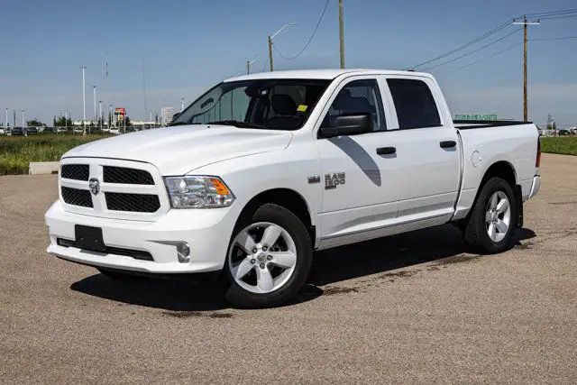 2023 Ram 1500 Classic Express dans Autos et camions dans Comté de Strathcona - Image 2