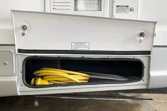 2010 Pleasure-Way Excel TS – Pre-Owned Class B Motorhome. in RVs & Motorhomes in Red Deer - Image 10