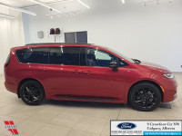 Low Mileage, Sunroof, Navigation, Leather Seats, 4G Wi-Fi, Apple CarPlay! Ask us how you can add Ext... (image 3)
