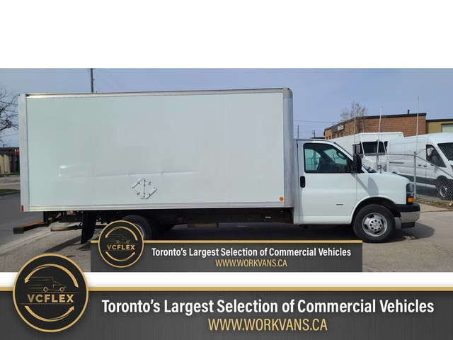 2019 GMC Savana Van G3500 - 16Ft Aluminum Box - Ramp - V8 Gasoli in Cars & Trucks in City of Toronto - Image 2