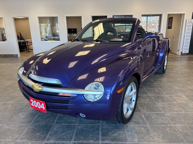  2004 Chevrolet SSR 5.3L, CLEAN CARFAX! in Cars & Trucks in London - Image 3