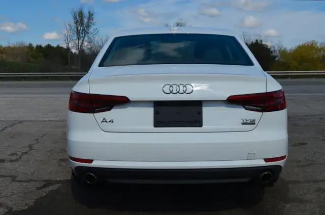 2017 Audi A4 4dr Sdn Auto Komfort quattro in Cars & Trucks in Markham / York Region - Image 5