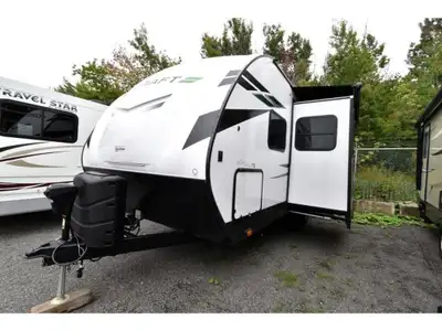Roulotte 21 pieds, 5401 livres et couche 4 personnes ! VÉHICULE COMME NEUF ! Options: Air Climatisé...