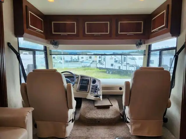 2014 Coachmen Encounter 36KS in RVs & Motorhomes in Thetford Mines - Image 25