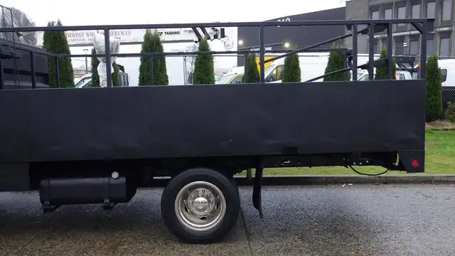 2009 international CF 600 City Star Side Dump Truck 3 Seater Die in Heavy Trucks in Richmond - Image 7