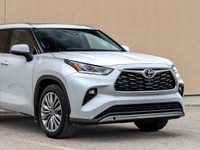 CARGET AUTOMOTIVE is thrilled to offer this 2023 Toyota Highlander Platinum AWD, a fully loaded thre... (image 3)