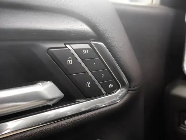 2025 GMC Sierra 1500 Denali in Cars & Trucks in Strathcona County - Image 17