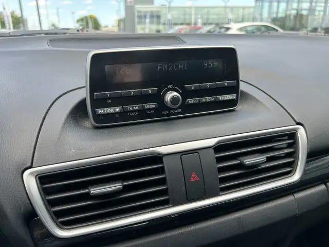 2015 Mazda Mazda3 GX | Économique | Climatiseur | Bluetooth | Ma in Cars & Trucks in City of Montréal - Image 15