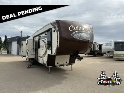 Family 5th Wheel like NEW w/Bunk House, Sleeps 7, 5 Slides offering a Spacious Living Space w/6'6''...