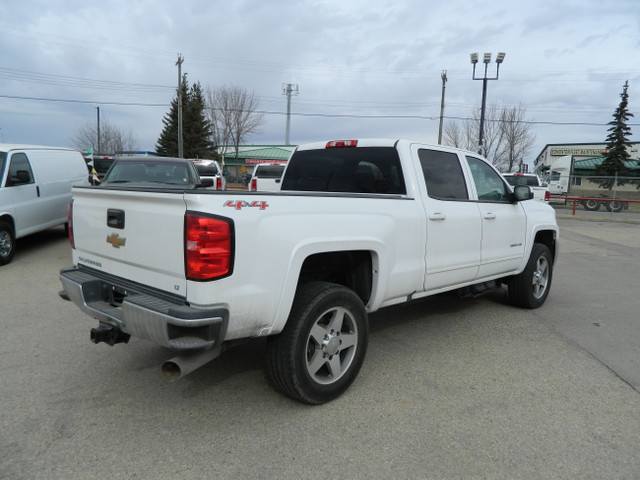 2017 Chevrolet Silverado 2500 6.6L DURAMAX DIESEL 103 000 KMS in Cars & Trucks in Edmonton - Image 4