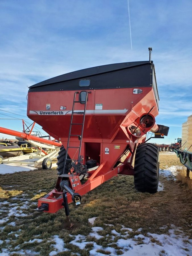 2011 Unverferth 8250 Grain Cart in Farming Equipment in Regina - Image 2