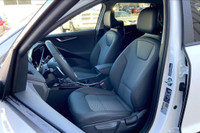 Sunroof, Wireless Phone Charger, Uvo, Push Button Start, Blind Spot Detection, Satellite Radio, Clot... (image 8)