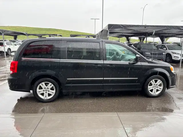 2013 Dodge Grand Caravan Crew in Cars & Trucks in Calgary - Image 10