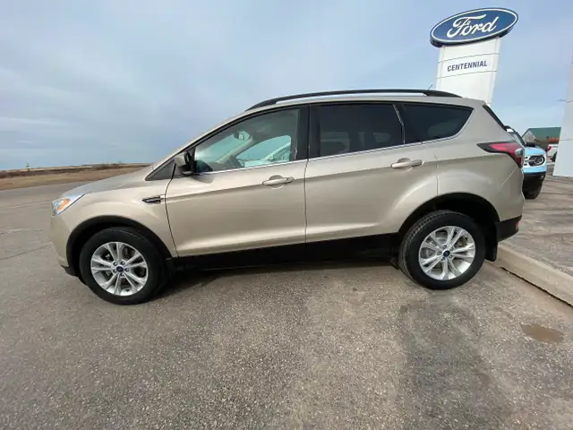 2017 Ford Escape SE dans Autos et camions dans Saskatoon - Image 9